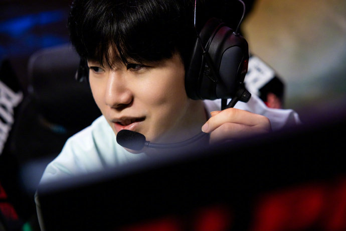 捧得三冠王 捧得三冠王